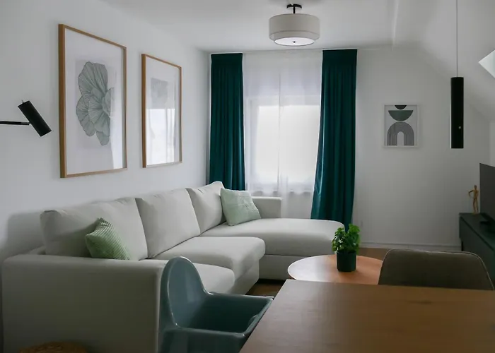 Modernes, Zentrales Mit Boxspringbett Und Waschmaschine