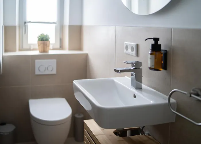 Modernes, Zentrales Mit Boxspringbett Und Waschmaschine