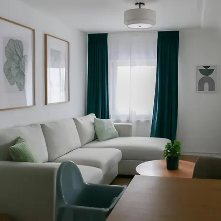 Modernes, Zentrales Mit Boxspringbett Und Waschmaschine